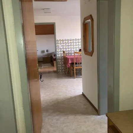 Spacious Overlooking Lake Brienz Apartment *